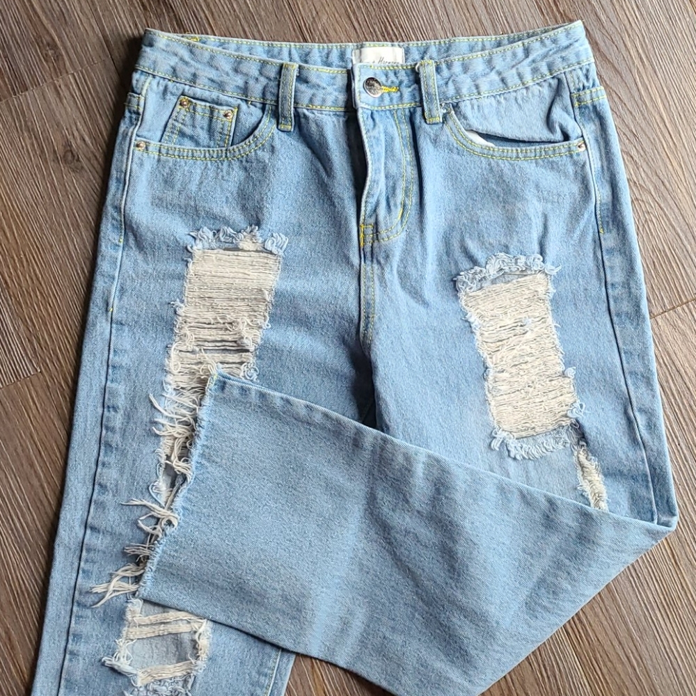 Love & Harmony Crop / Distressed Jeans - Picture 4 of 4